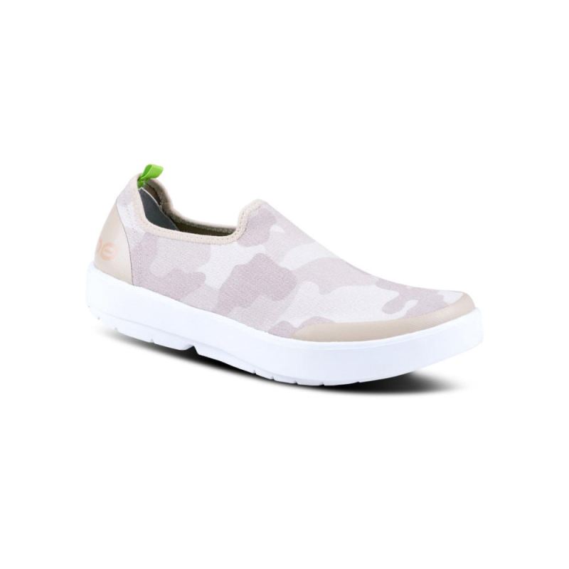 Oofos Women's OOmg eeZee Low Shoe - Tan Camo