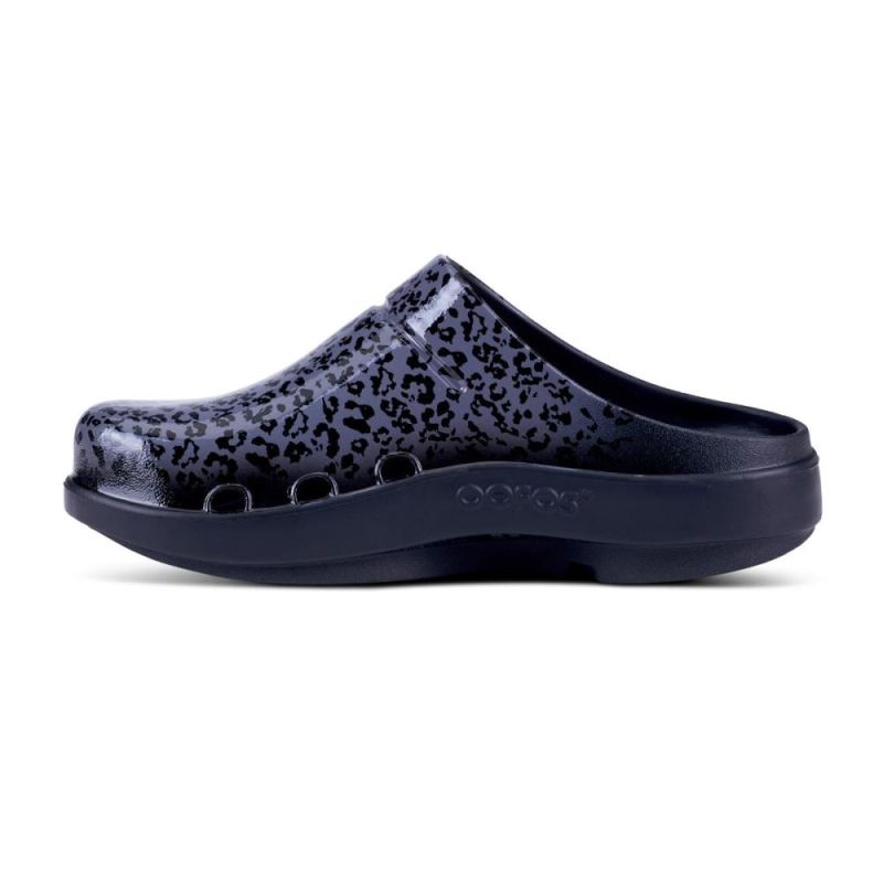 Oofos Women's OOcloog Limited Edition Clog - Gray Leopard